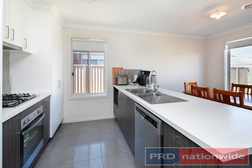 3/9 Burnett Street SEBASTOPOL 4