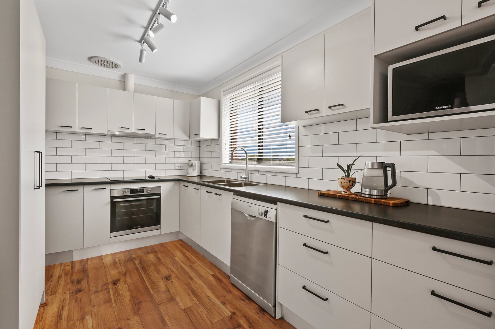39 Exmouth Road KANAHOOKA 3
