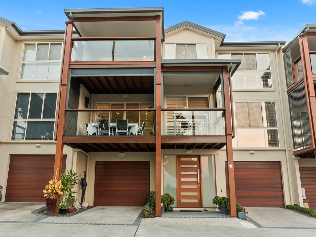 3/9 Fairway Drive BANORA POINT 10