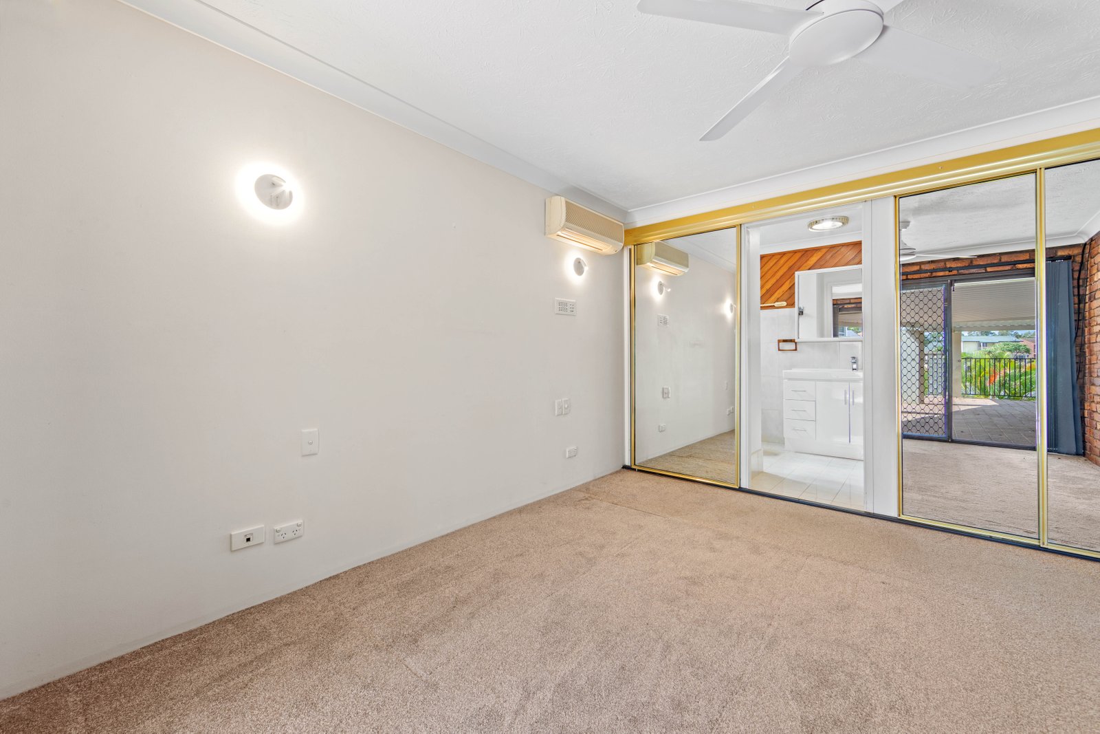 39 Fitzwillam St CARRARA 8