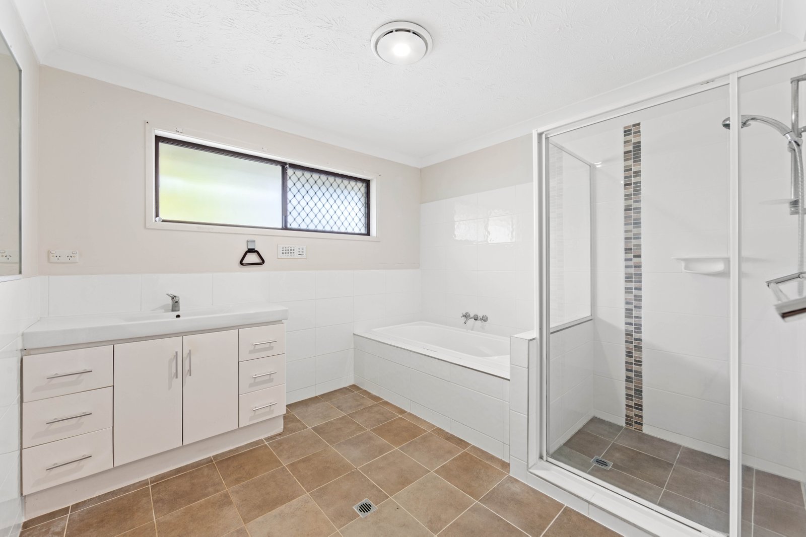 39 Fitzwillam St CARRARA 11