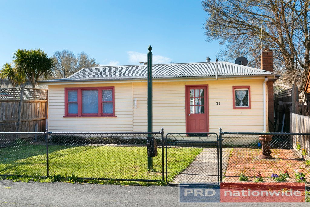 39 Fraser Street CLUNES 1