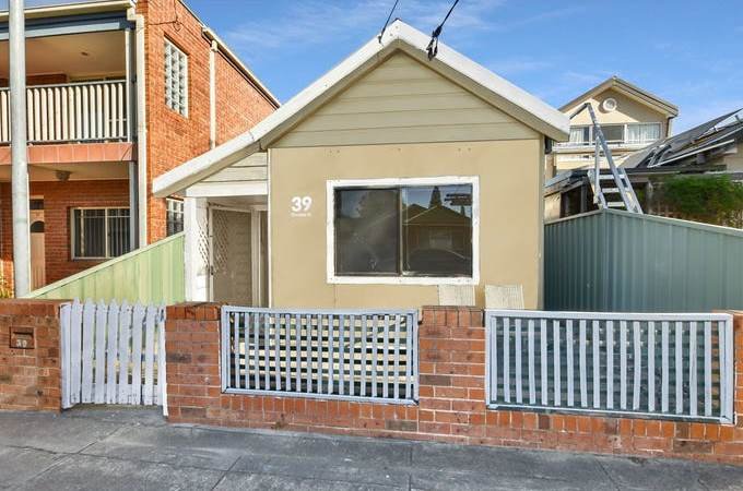 39 Garden Street EASTLAKES 1