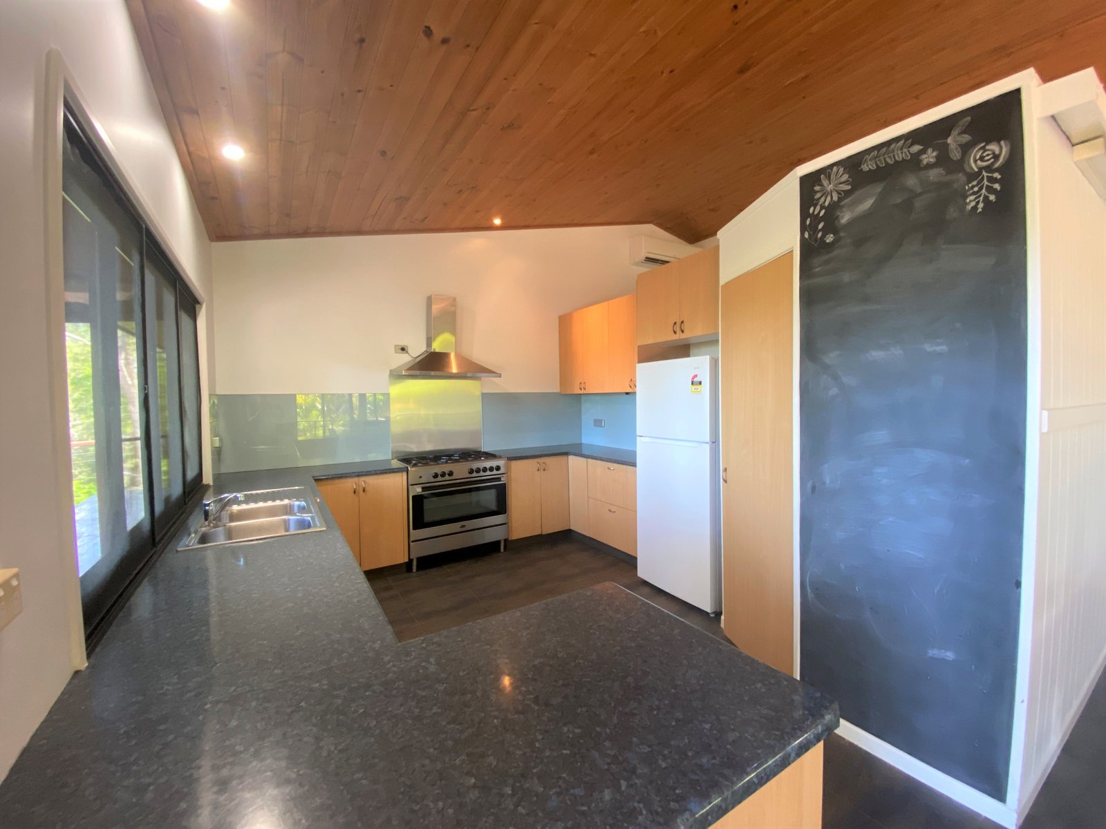 39 Hibiscus Road CANNON VALLEY 8