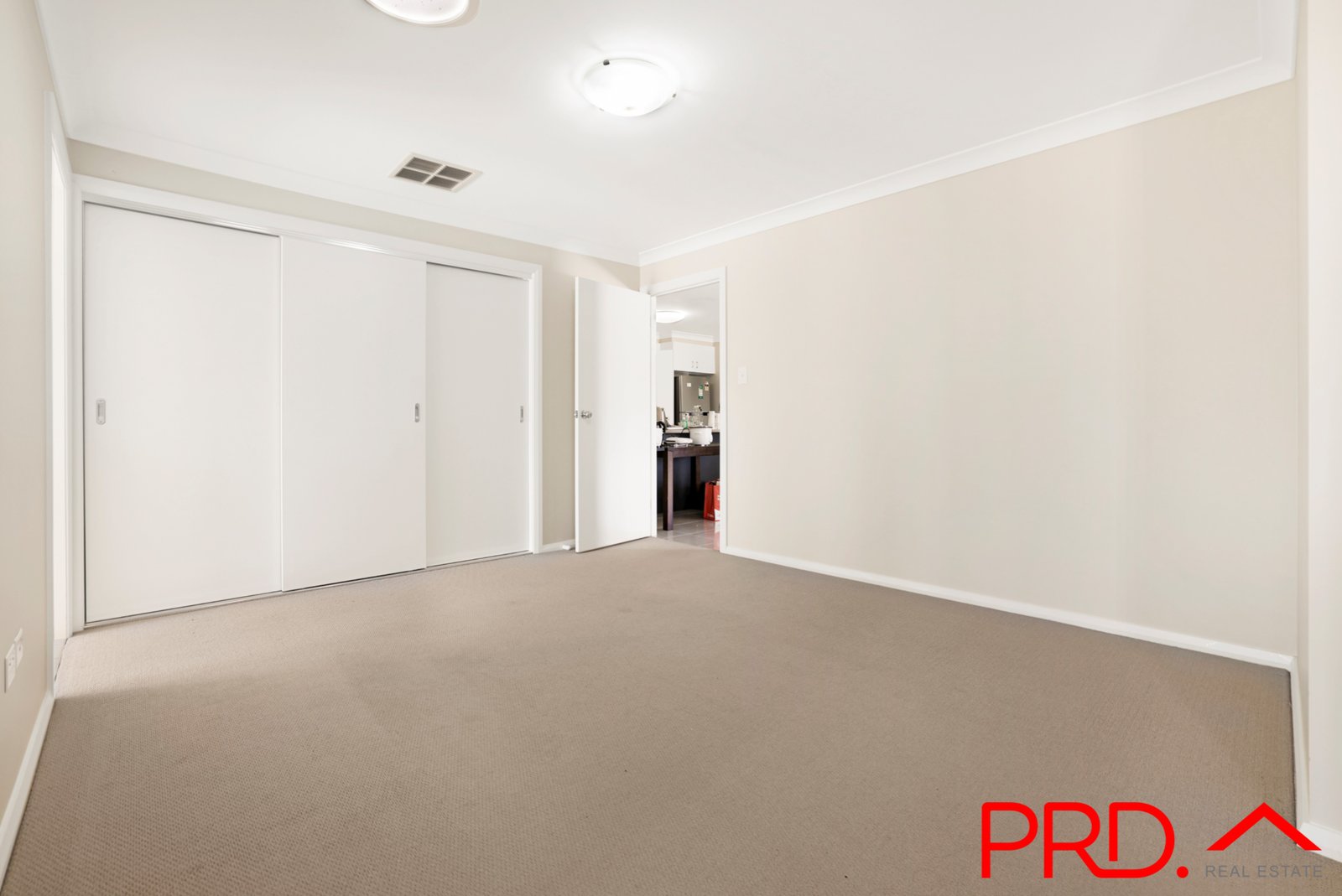 39 Higgins Lane TAMWORTH 14