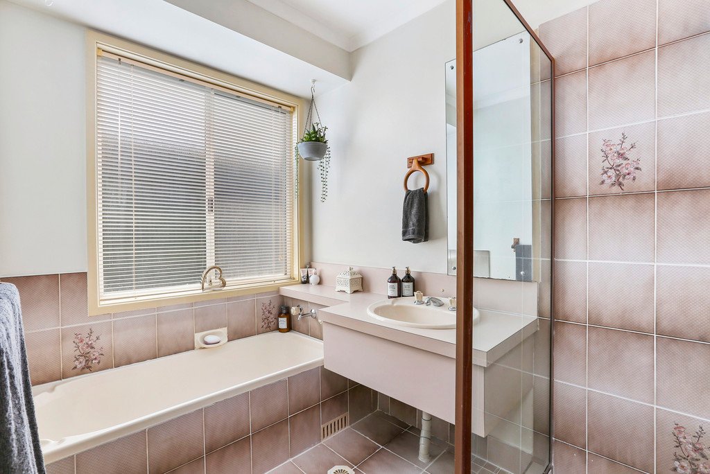 39 Huxley Drive HORSLEY 8