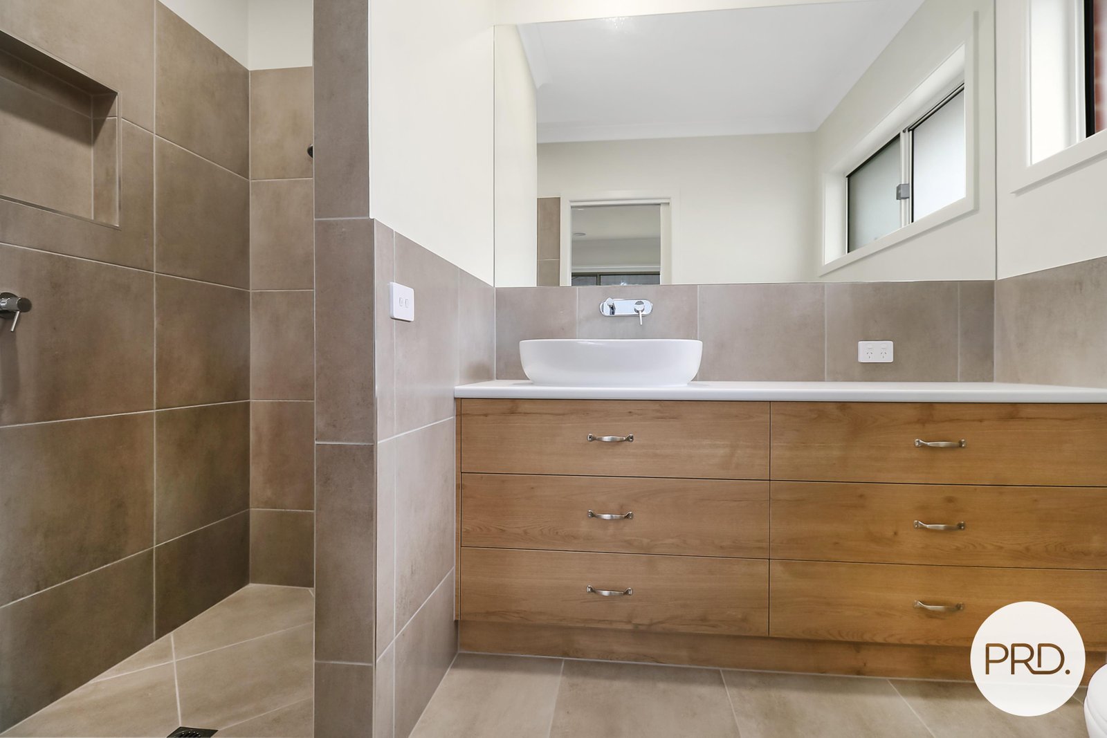 39 Jackeroo Circuit THURGOONA 9