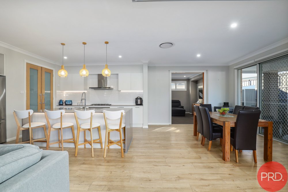 39 Lawrenson Parade THORNTON 2