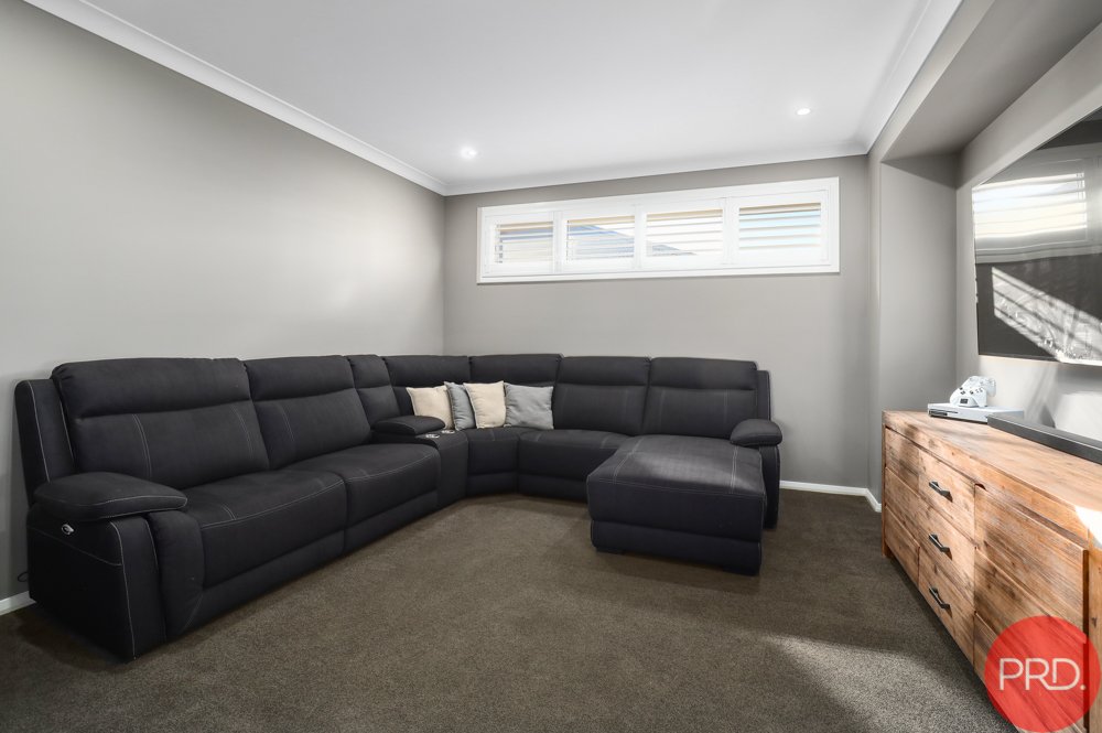 39 Lawrenson Parade THORNTON 9