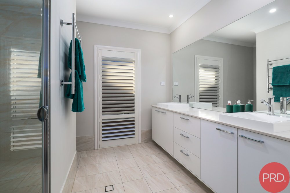 39 Lawrenson Parade THORNTON 13