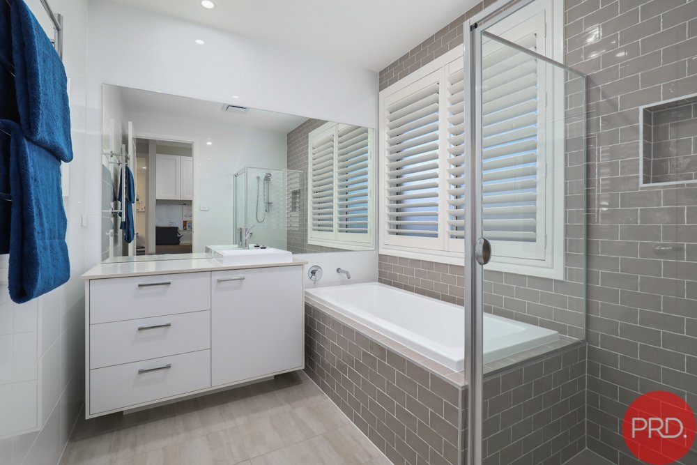 39 Lawrenson Parade THORNTON 17