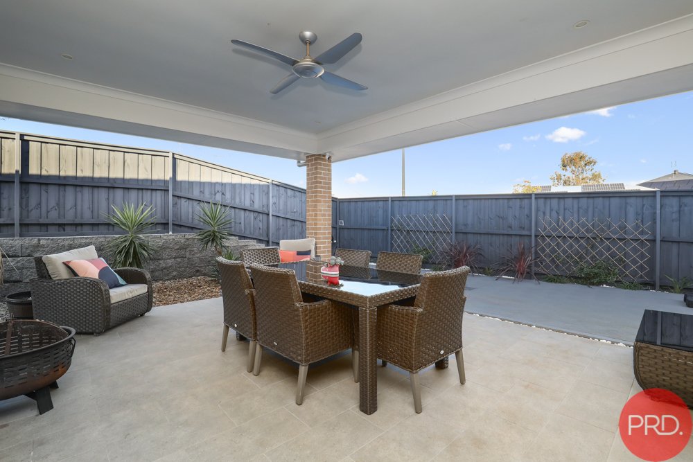 39 Lawrenson Parade THORNTON 19