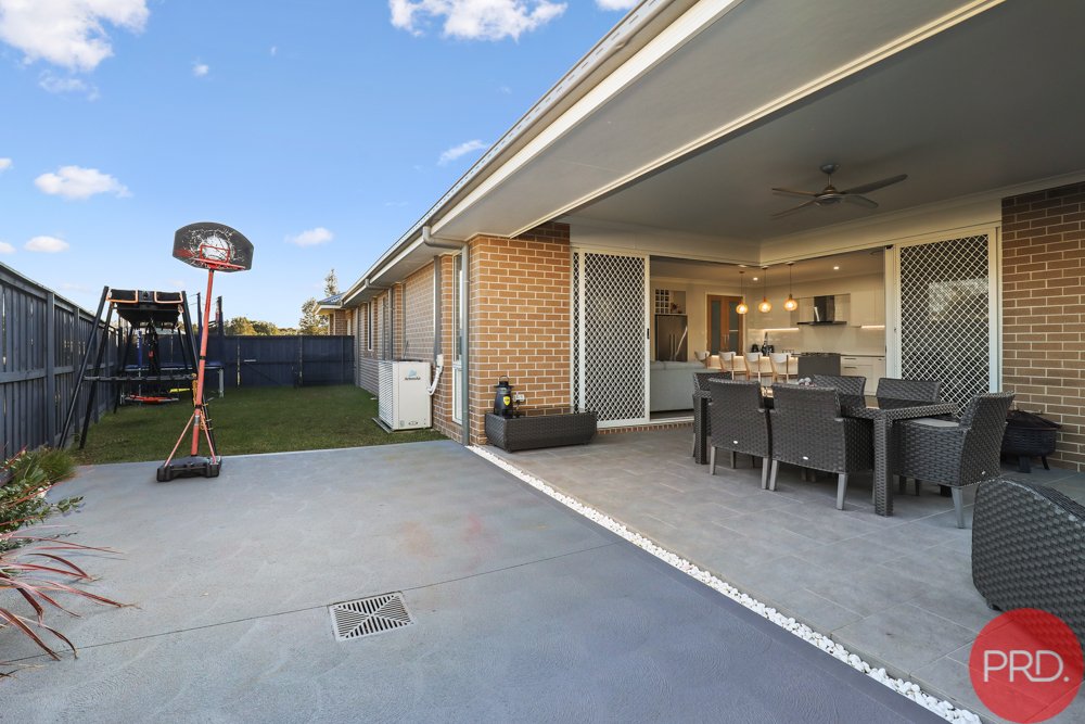 39 Lawrenson Parade THORNTON 21