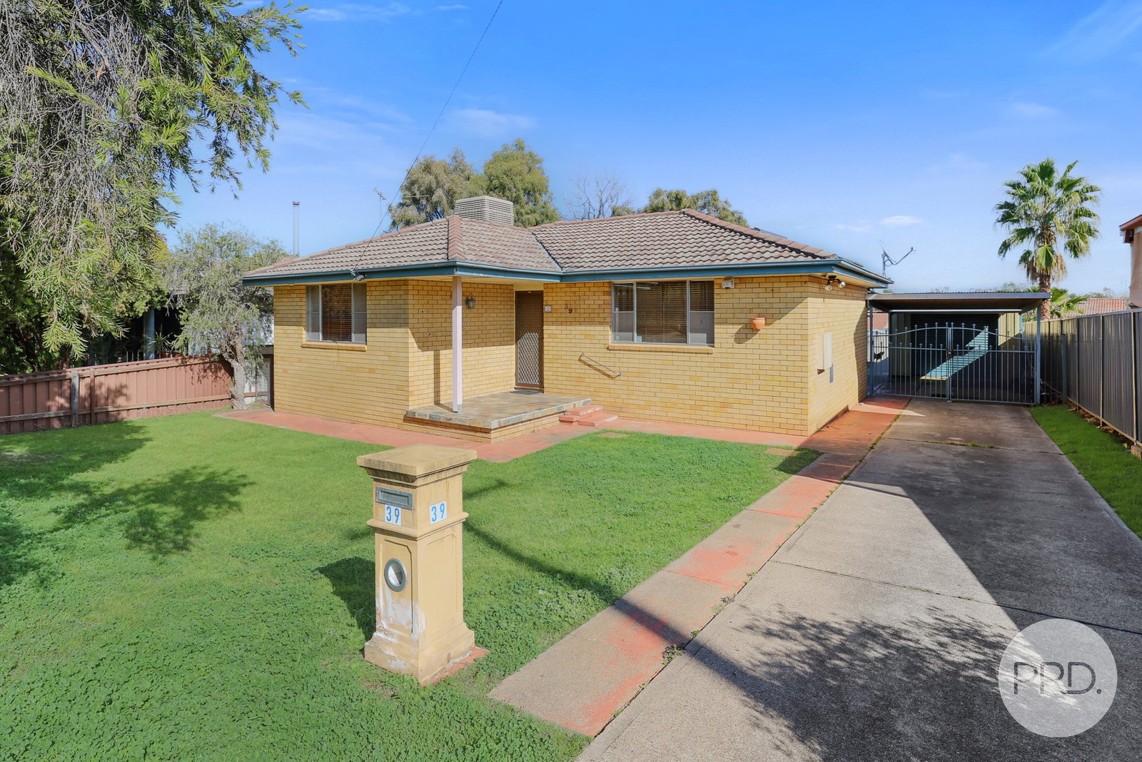 39 Mack Street TAMWORTH 2