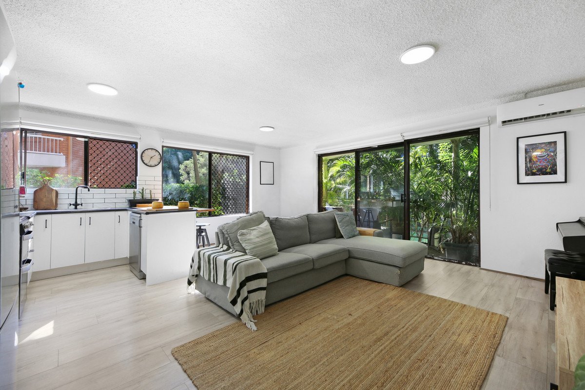 3/9 Nalla Court Palm Beach 5