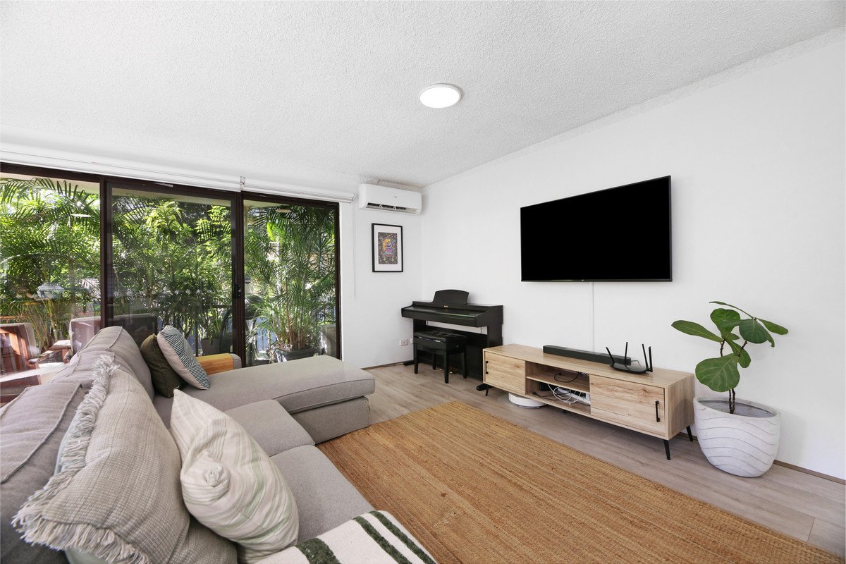 3/9 Nalla Court Palm Beach 10