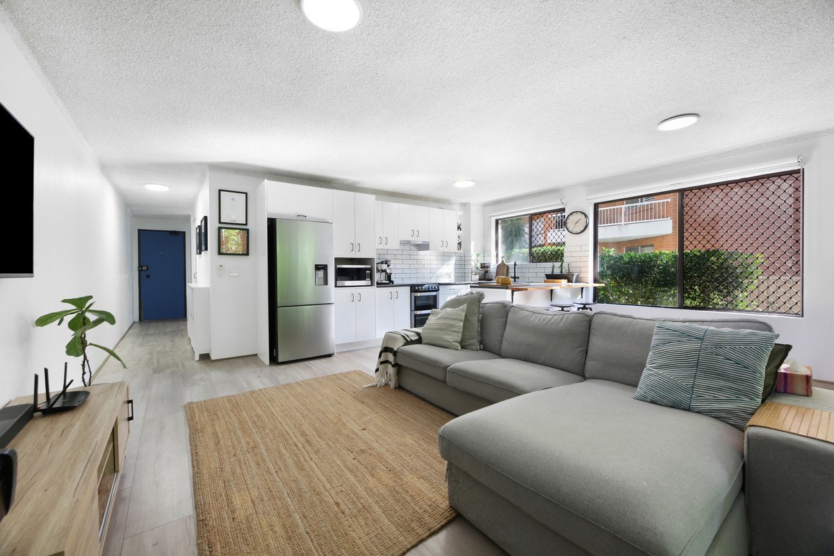 3/9 Nalla Court Palm Beach 12