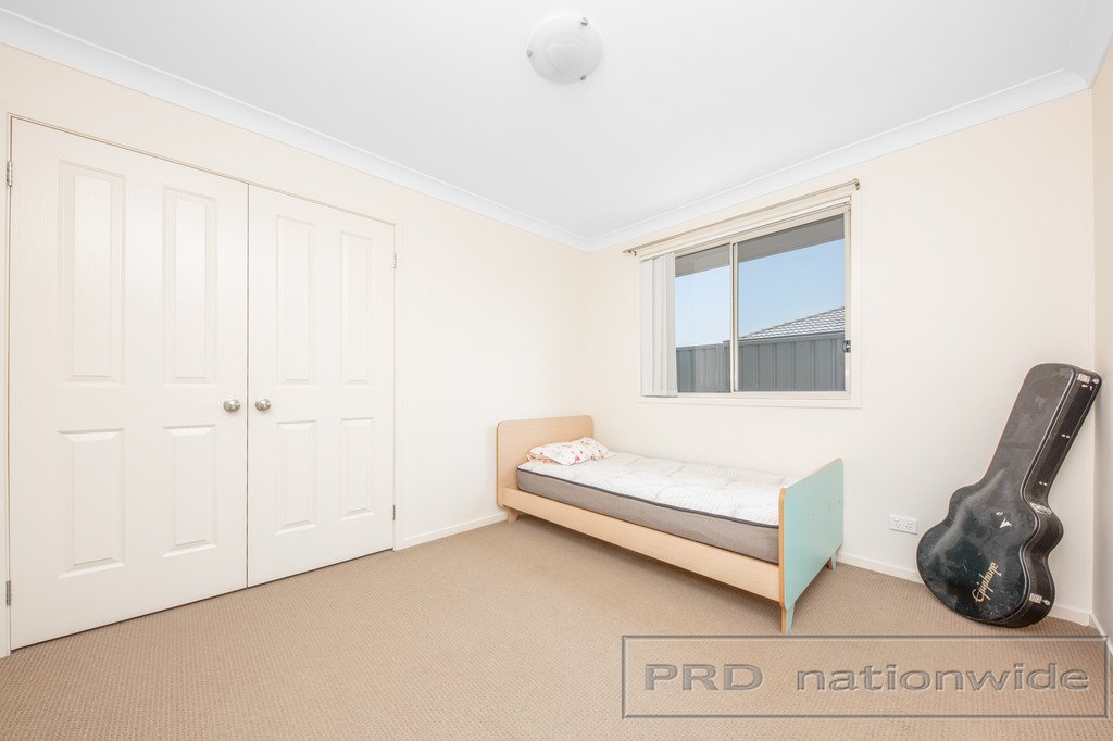 39 Niven Parade RUTHERFORD 8