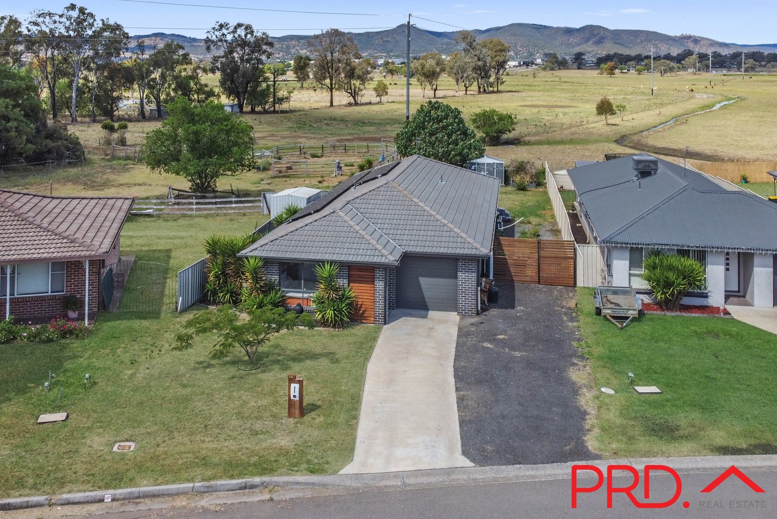 39 Nowland Crescent TAMWORTH 2