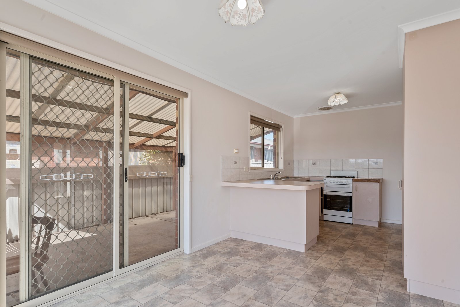 39 Queen Street KANGAROO FLAT 3