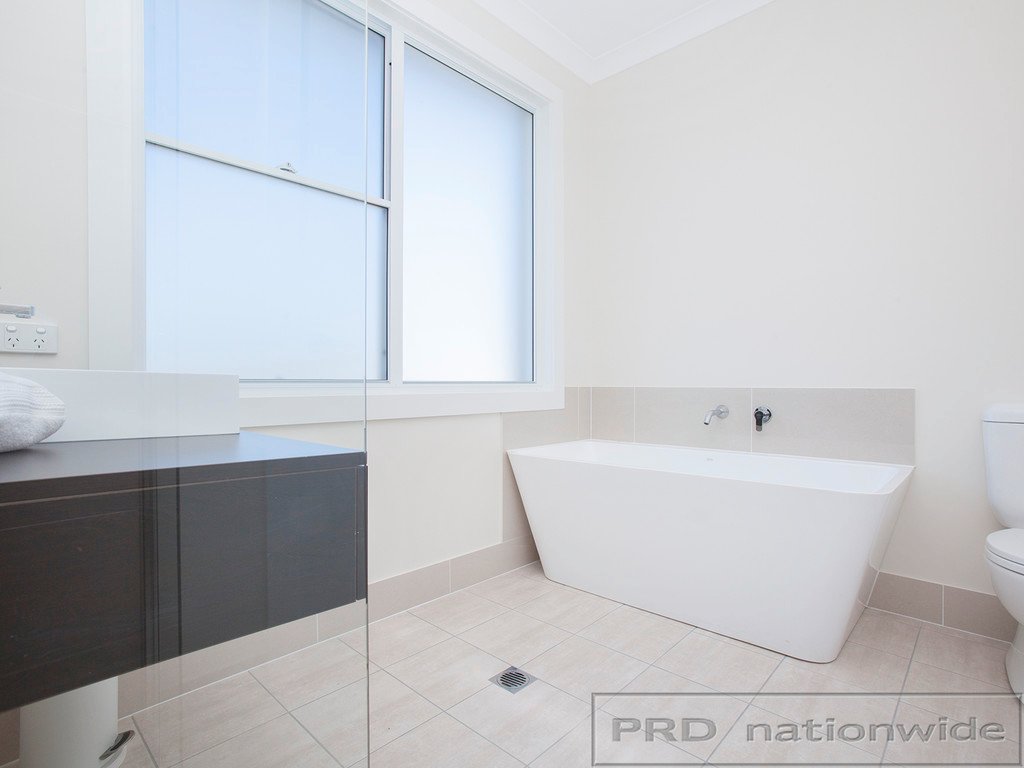 39 Rugby St  ELLALONG 11