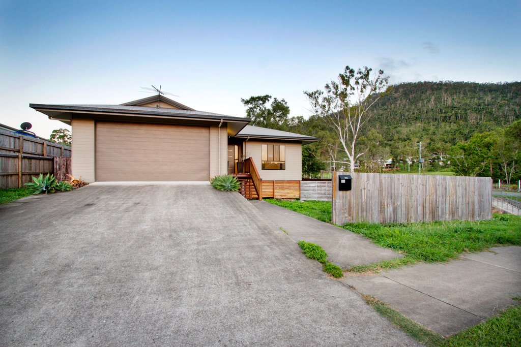 39 Valley Drive CANNONVALE 4