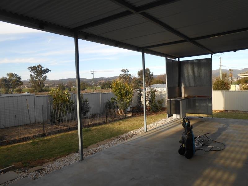 39 Warburton Drive TAMWORTH 9