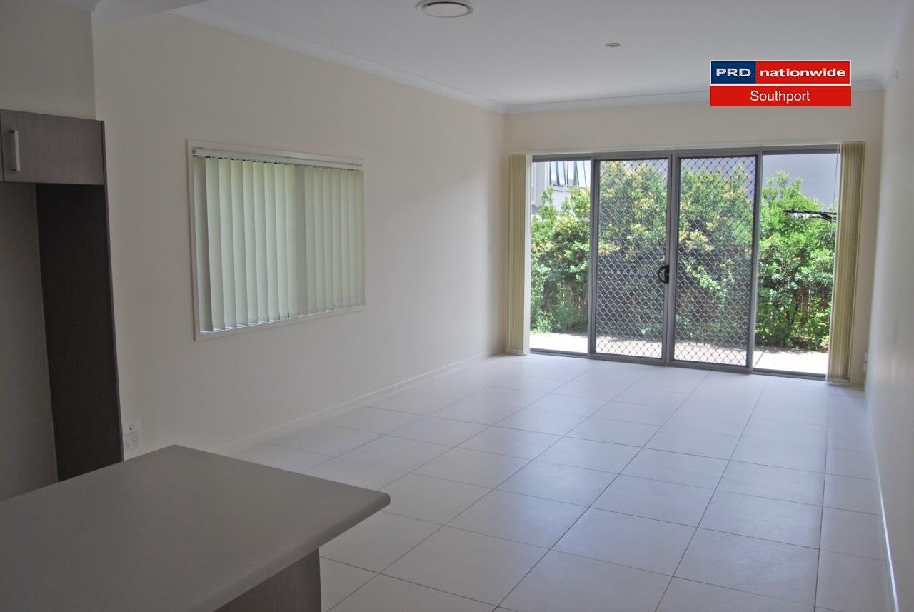 3/9 Ward Street SOUTHPORT 2