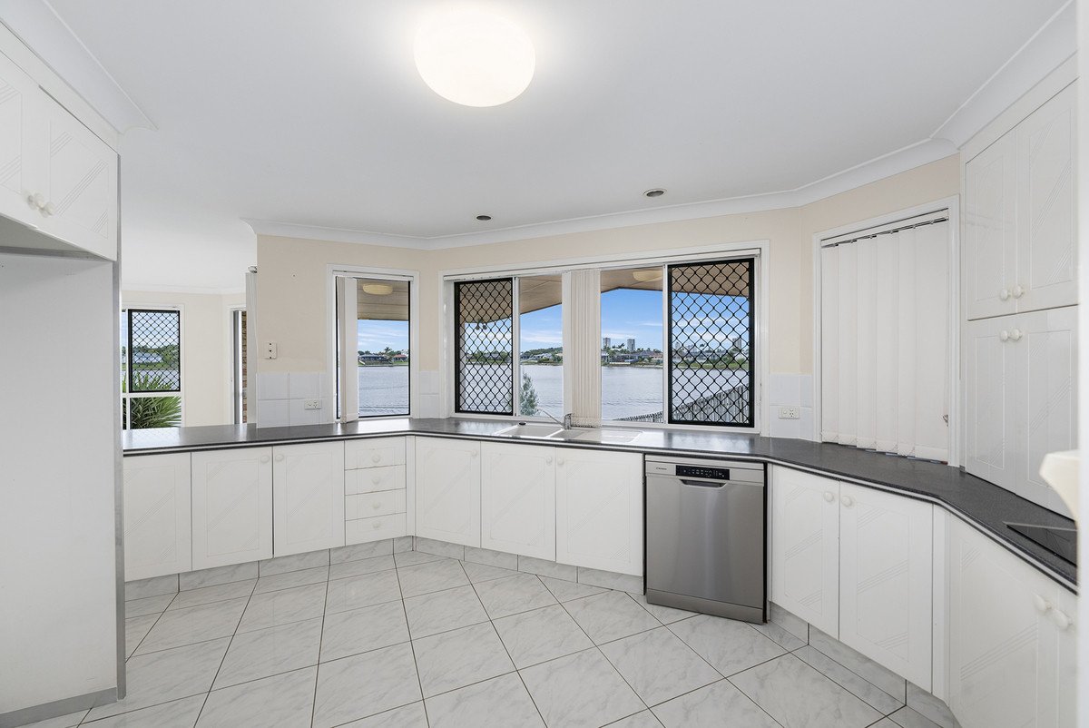 39 Wedgebill Parade Burleigh Waters 4