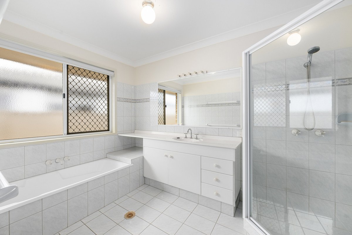 39 Wedgebill Parade Burleigh Waters 8