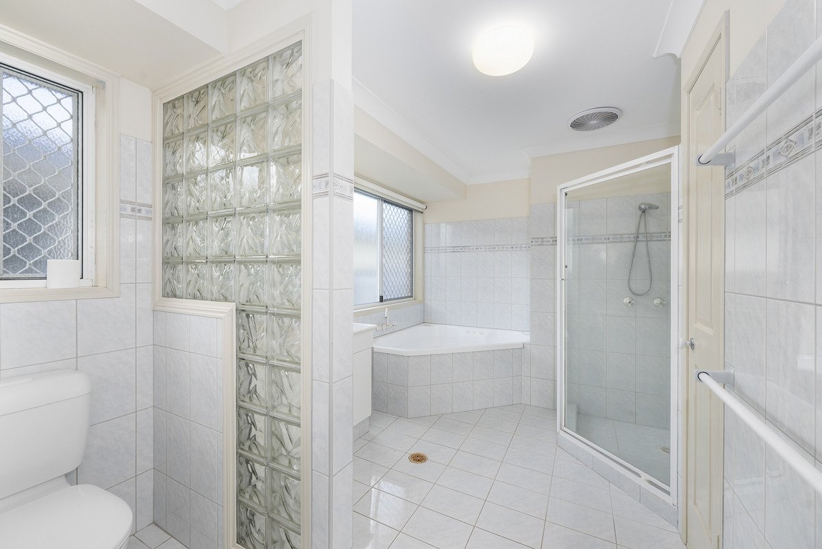 39 Wedgebill Parade Burleigh Waters 9