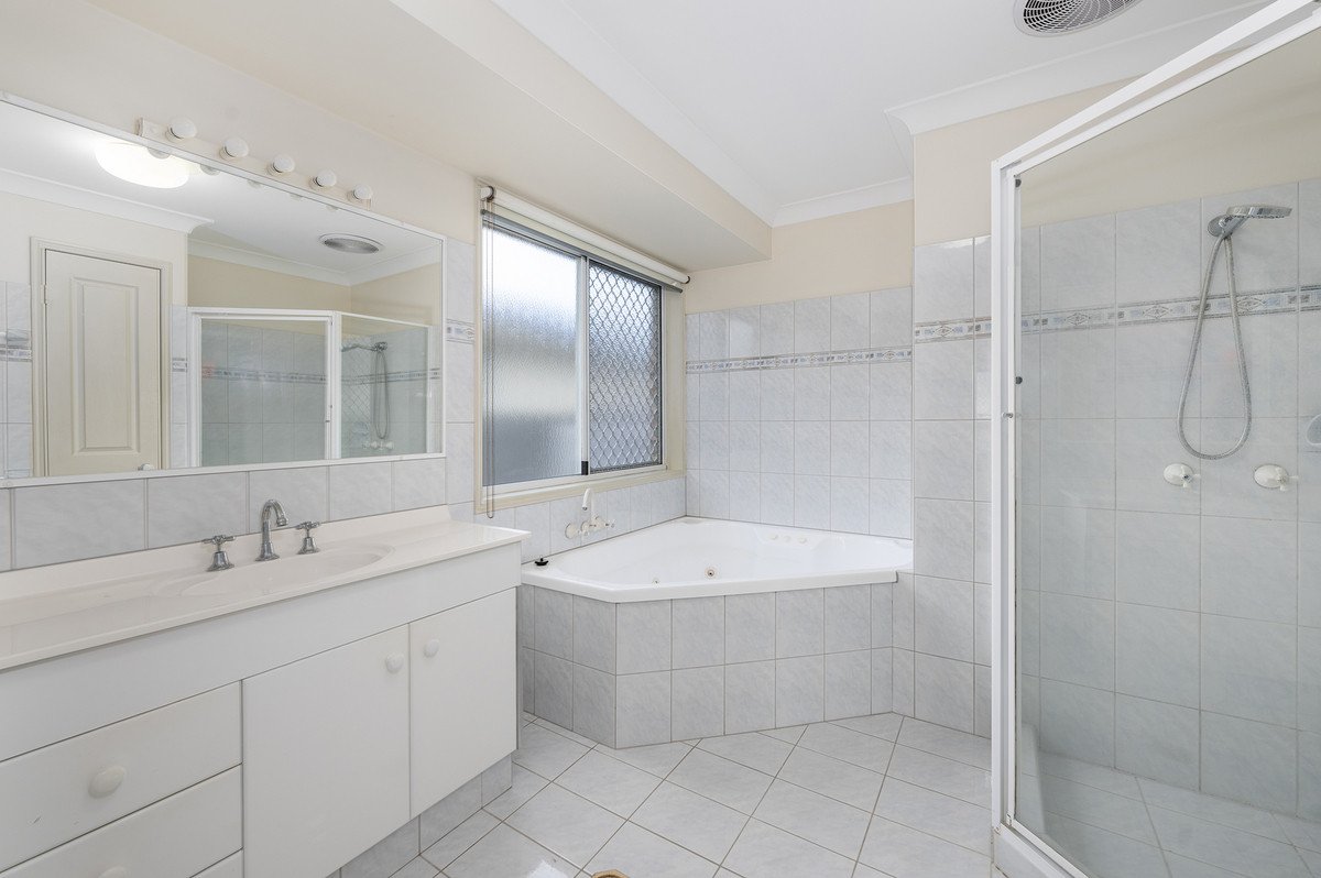 39 Wedgebill Parade Burleigh Waters 10