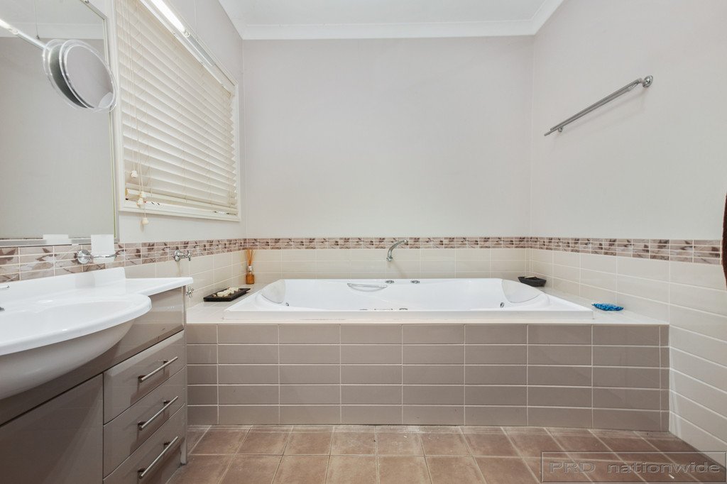 39 Woodlands Dr  THORNTON 9