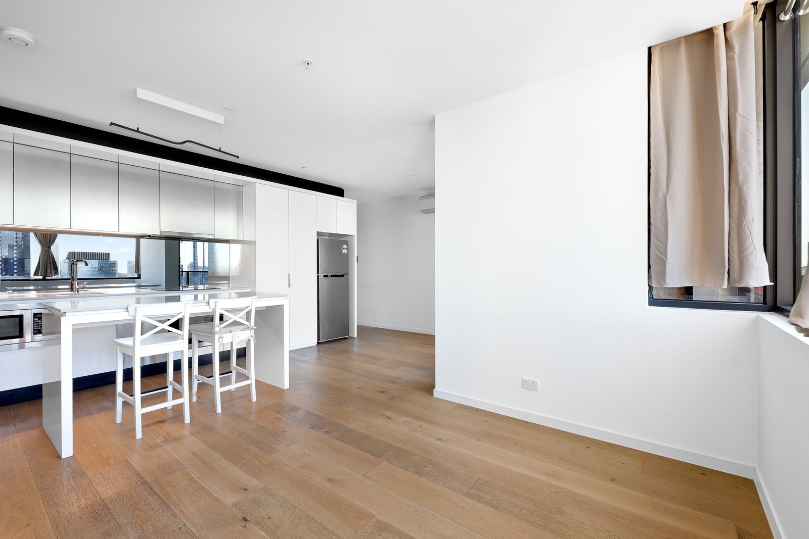 Gallery: 3903/33 Rose Lane