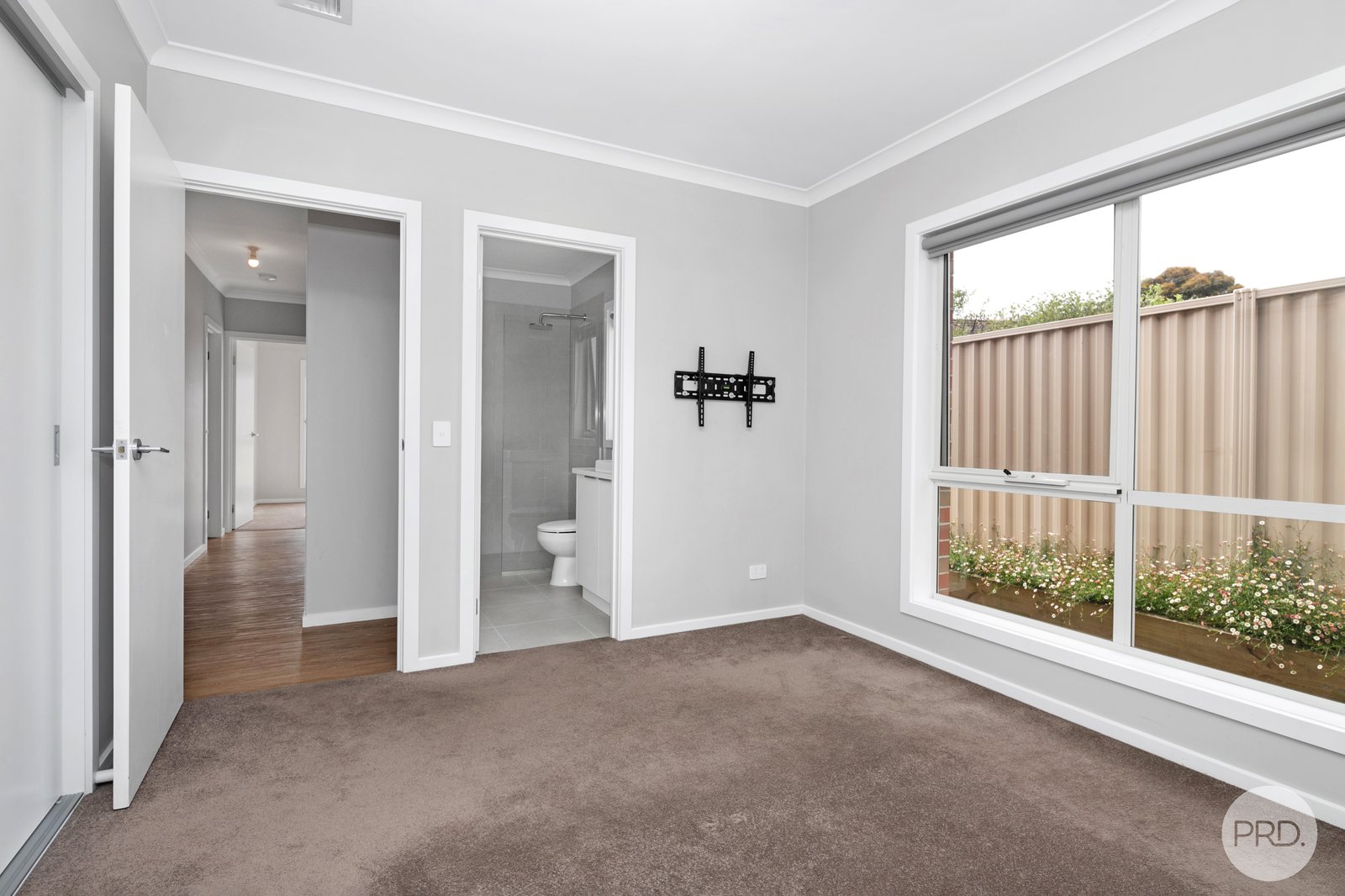 3/916 Geelong Road CANADIAN 6