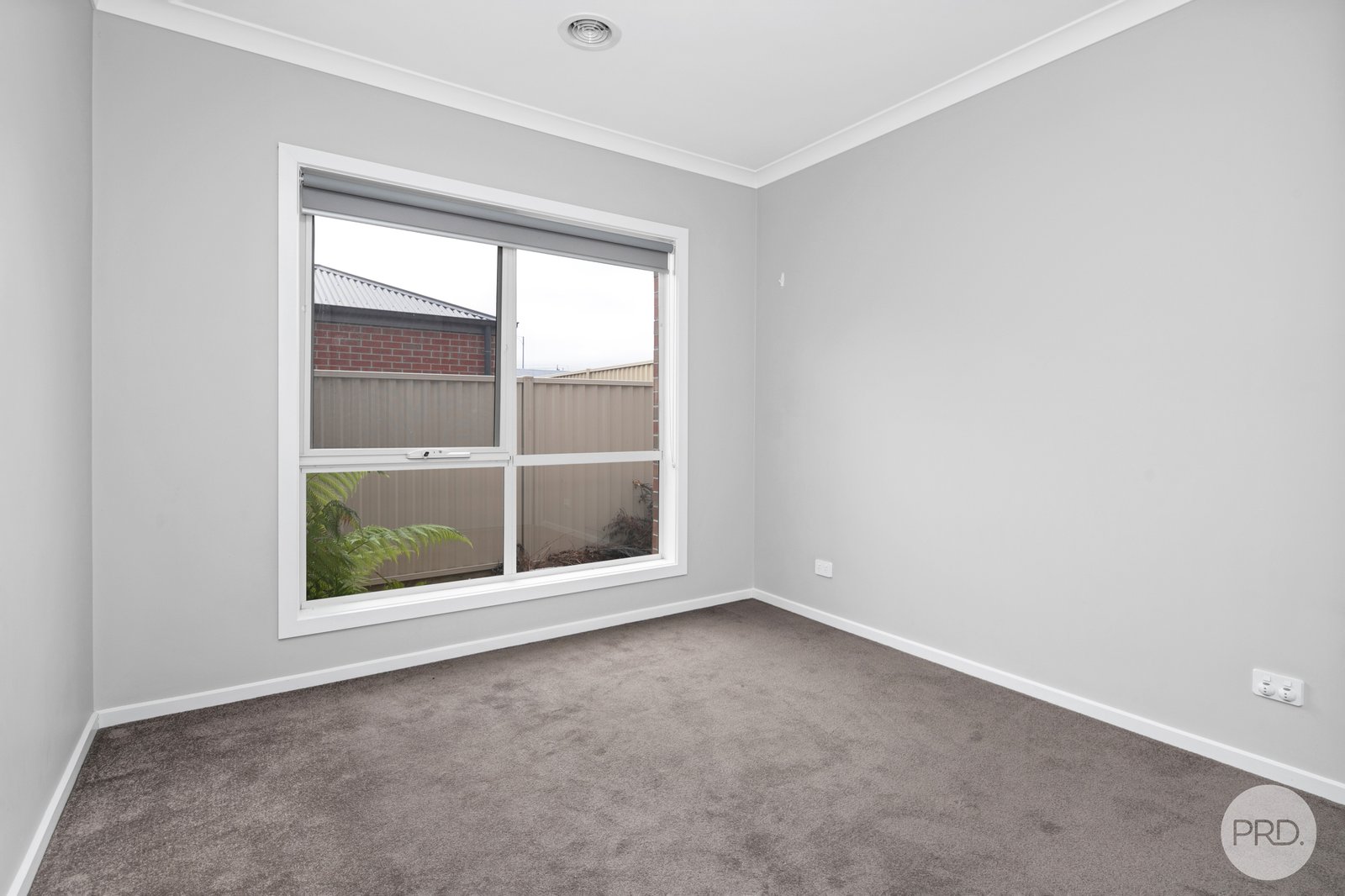 3/916 Geelong Road CANADIAN 8