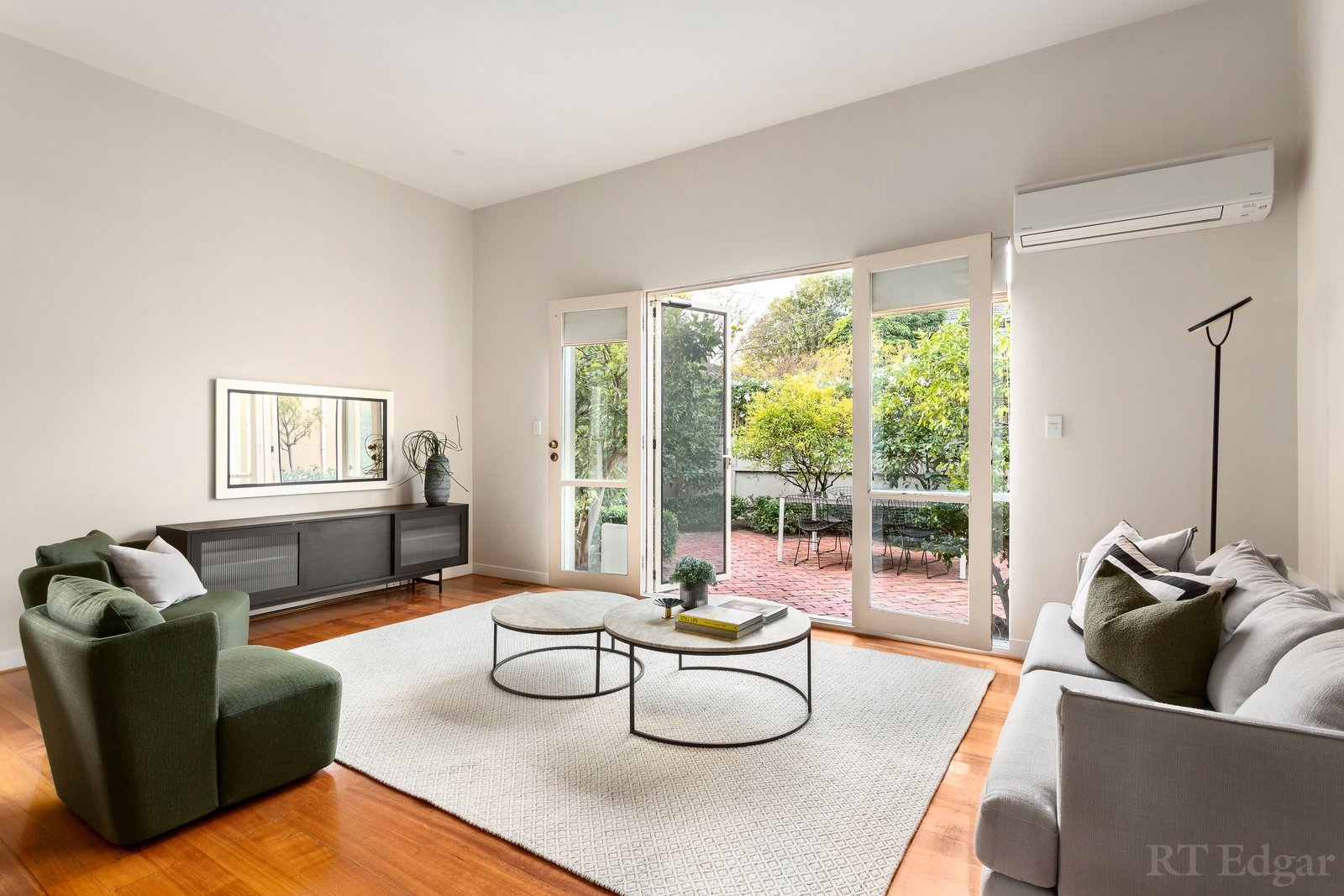 Real Estate and Property in 392 Auburn Road, Hawthorn, VIC