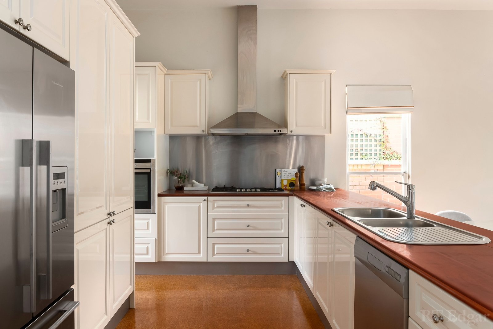 Real Estate and Property in 392 Auburn Road, Hawthorn, VIC