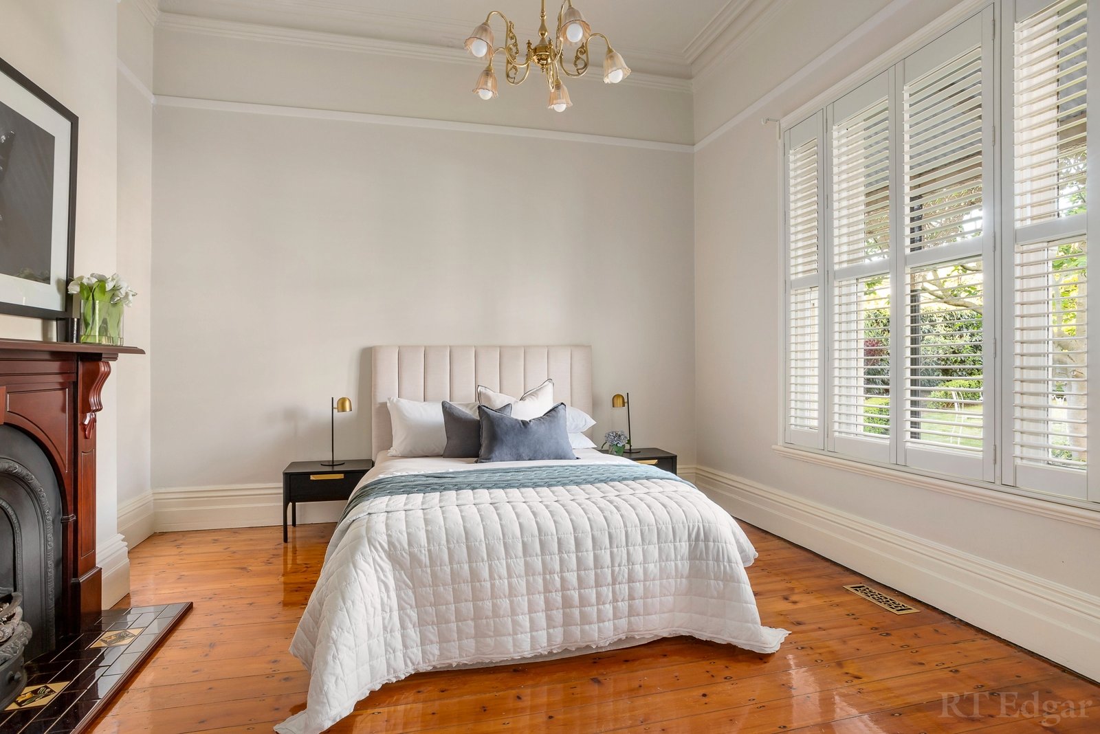 Real Estate and Property in 392 Auburn Road, Hawthorn, VIC