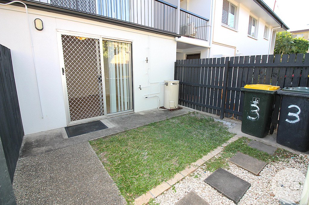 3/92 Eton St  NUNDAH 11