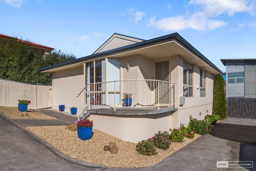 3/92 Oakdowns Parade OAKDOWNS 1