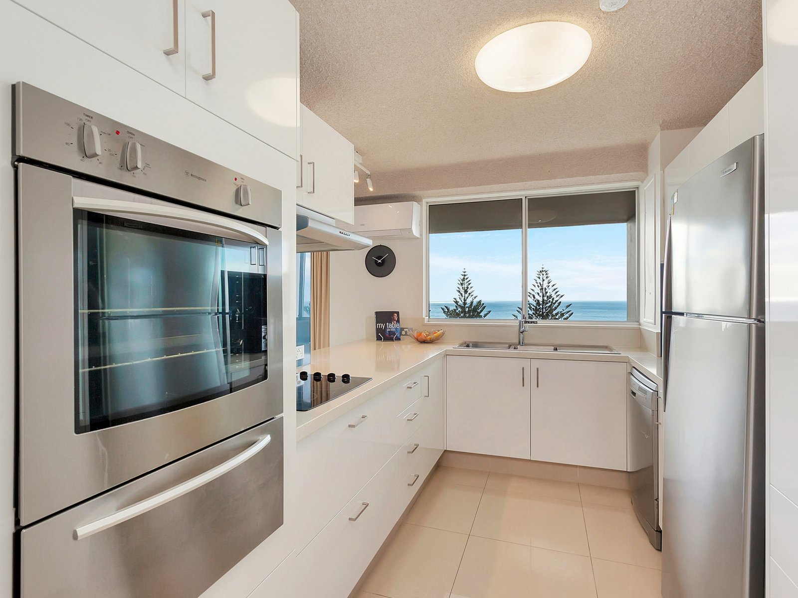 39/202 The Esplanade BURLEIGH HEADS 3