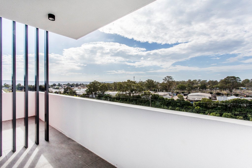 39/208 Great Western Highway KINGSWOOD 1