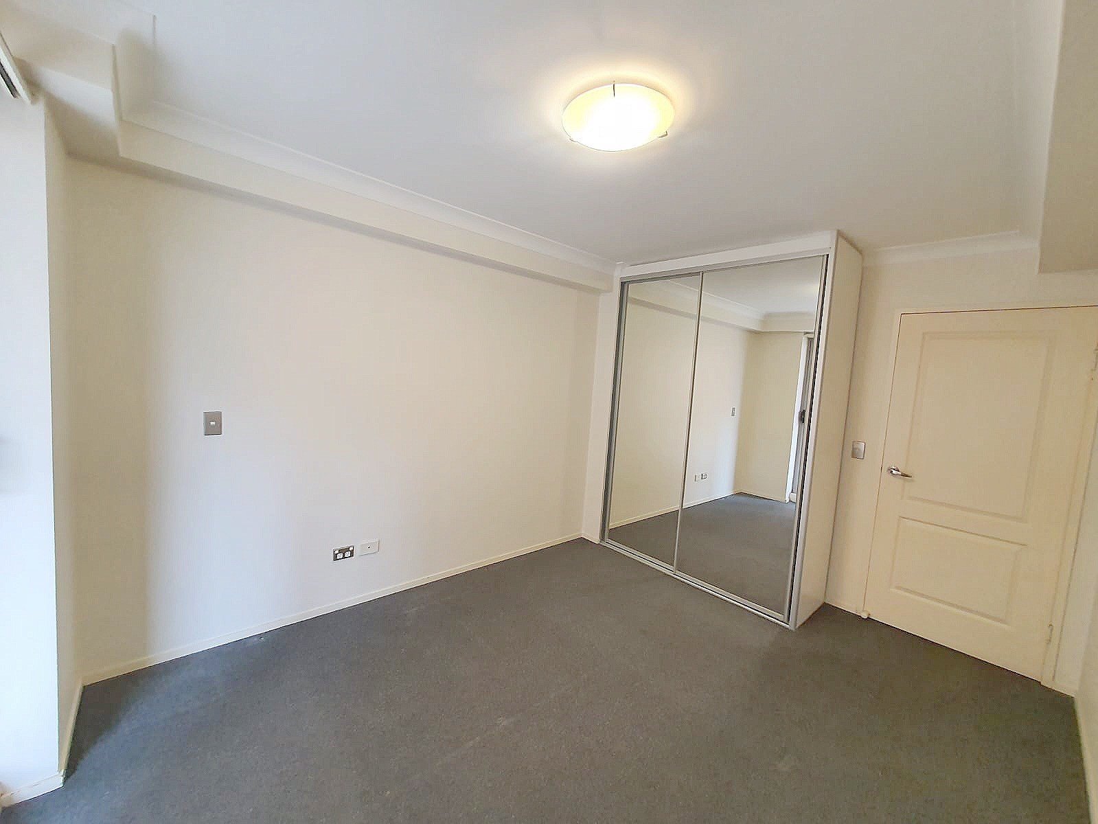 39/4 Lachlan Street LIVERPOOL 5