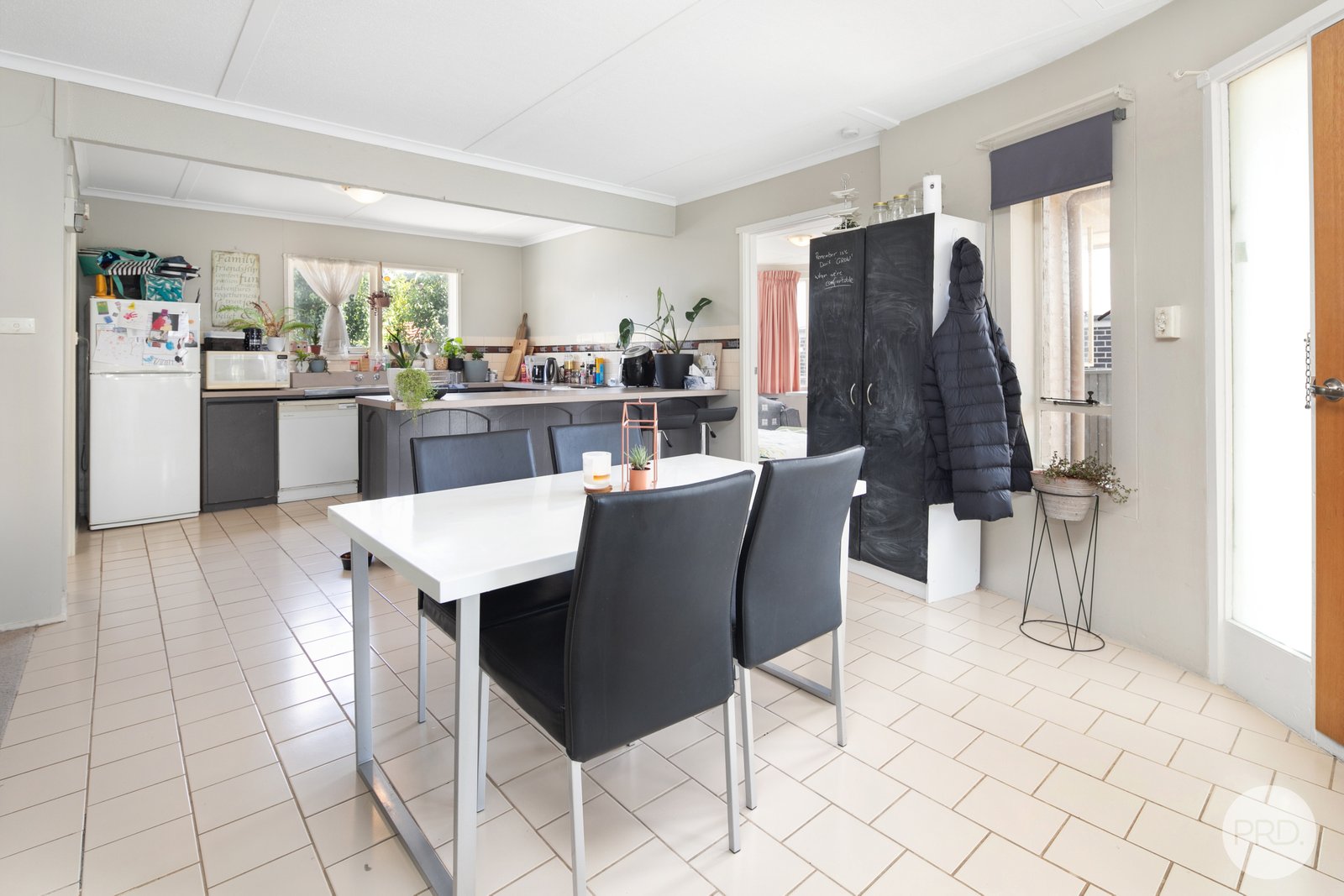 396 Richards Street CANADIAN 3