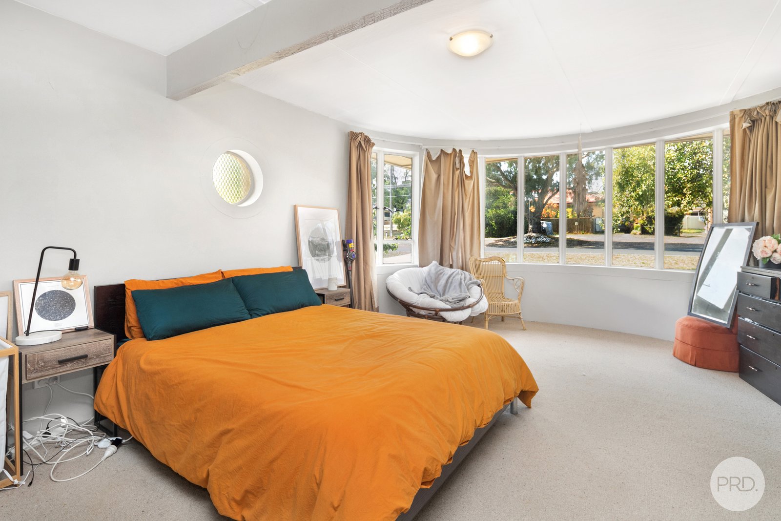 396 Richards Street CANADIAN 6