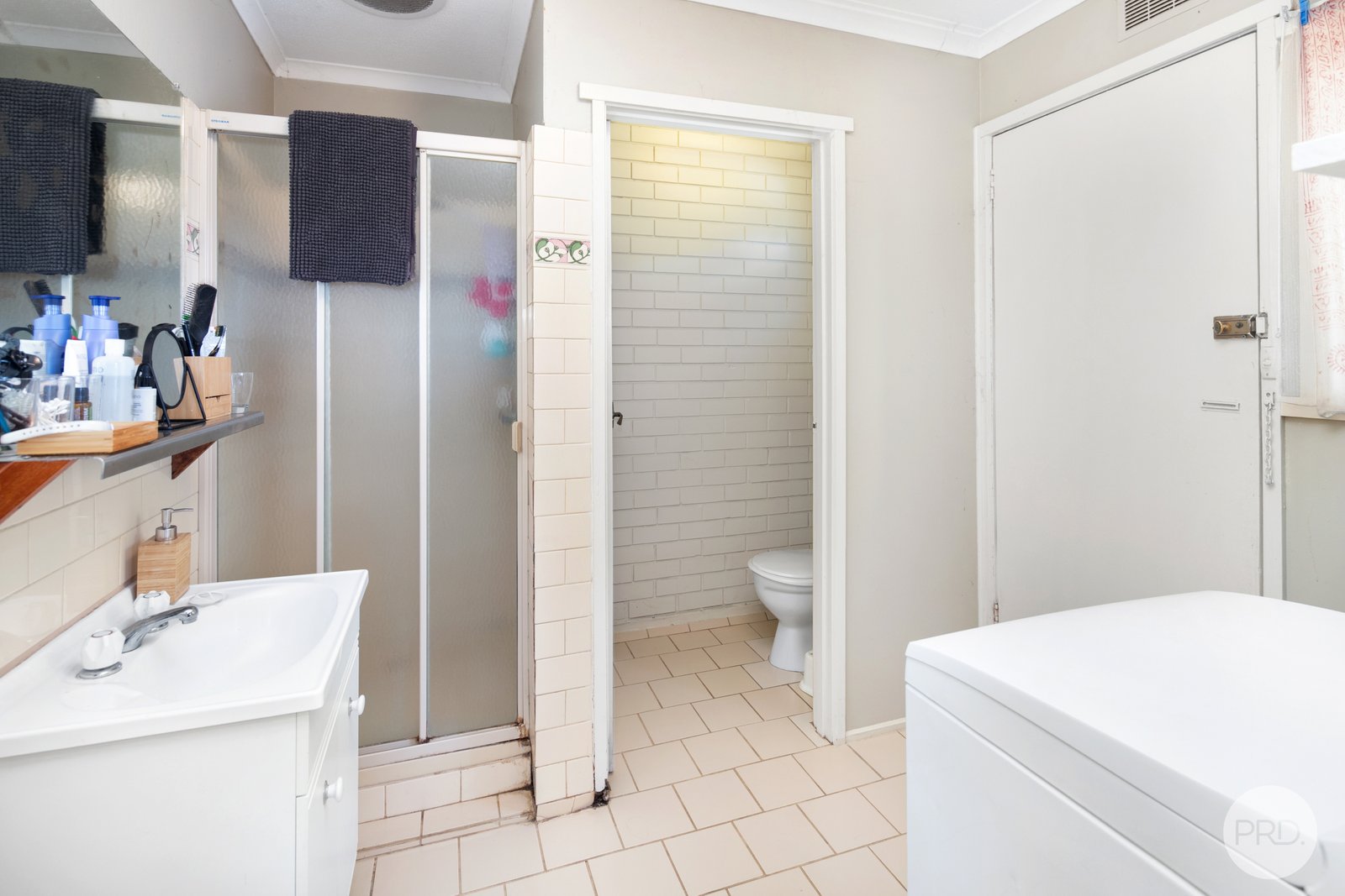 396 Richards Street CANADIAN 8