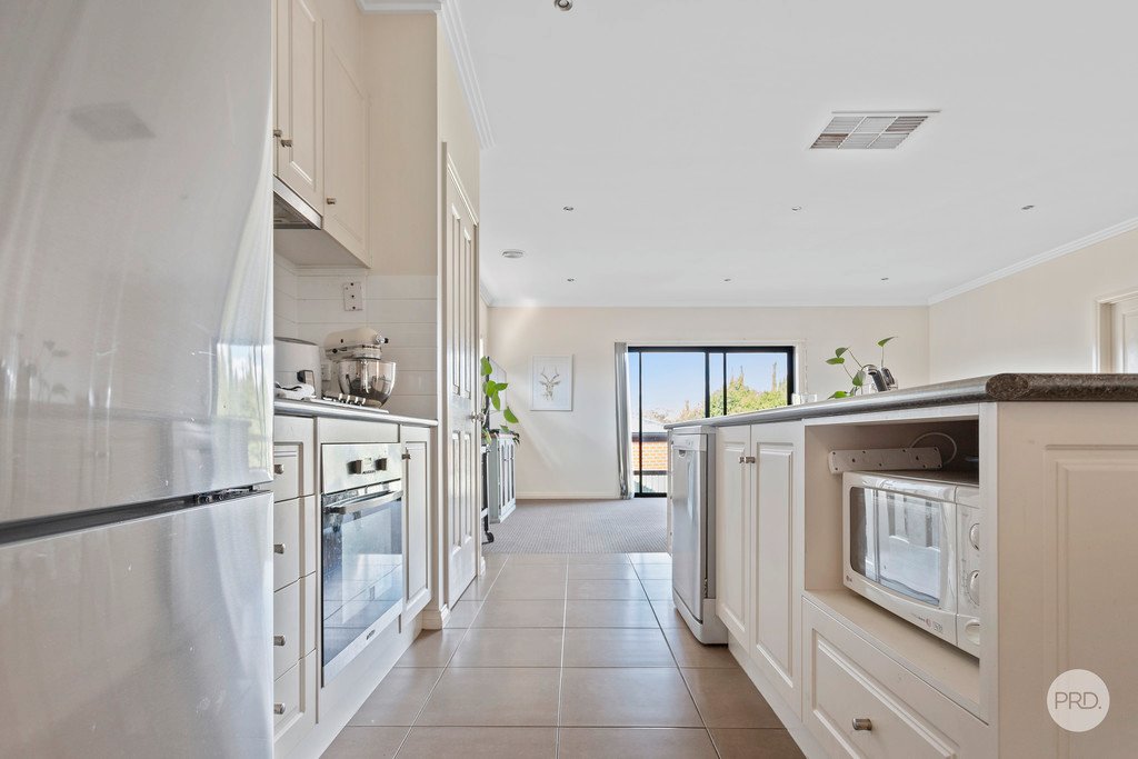3B Ella Court KENNINGTON 3