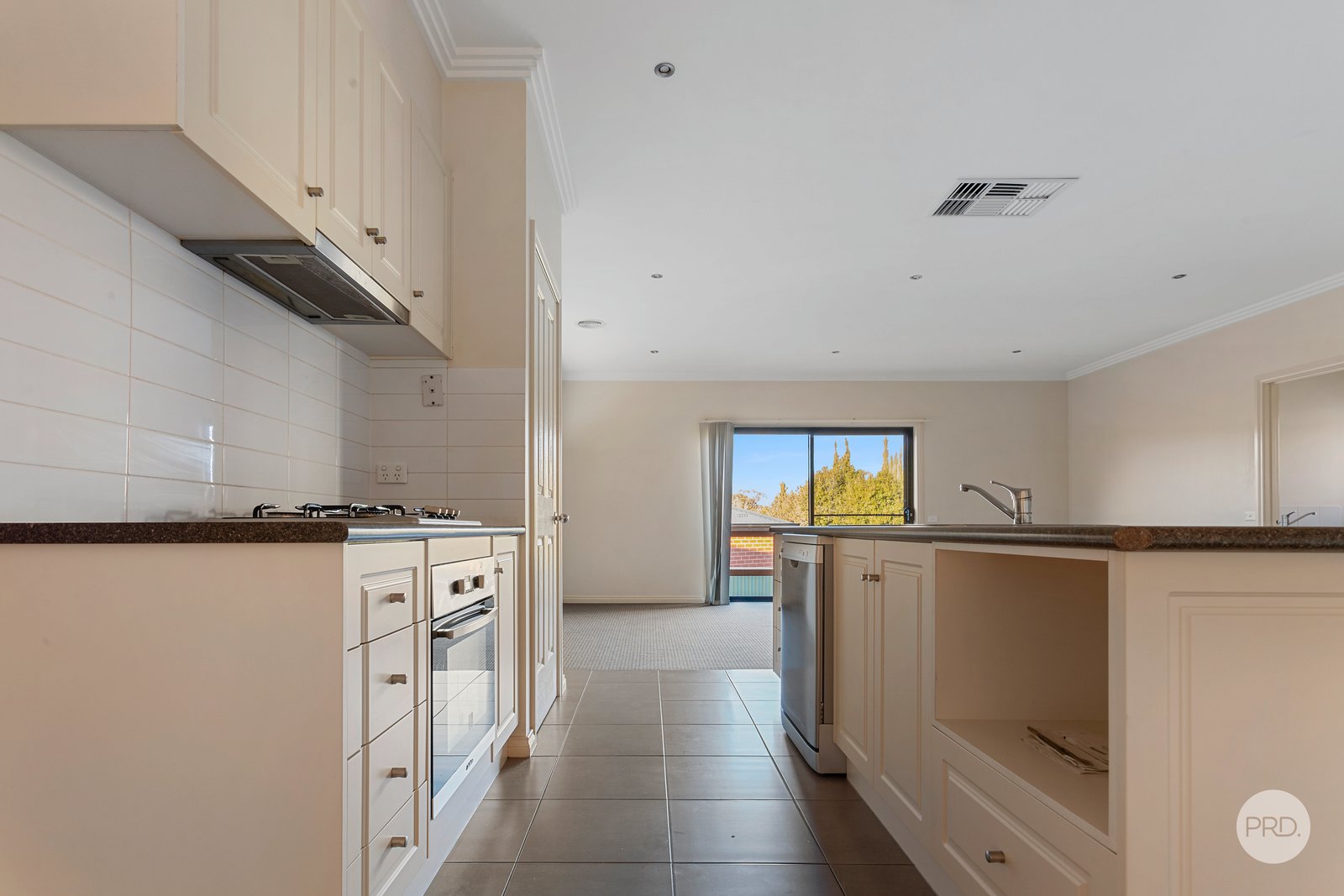 3B Ella Court KENNINGTON 3