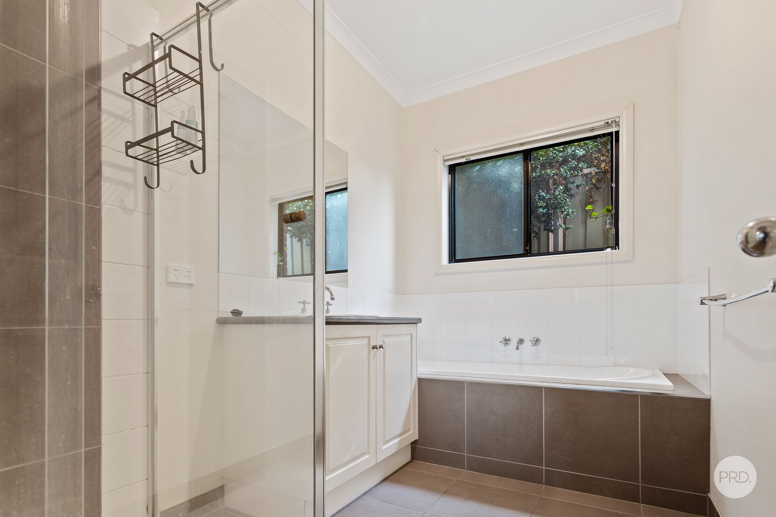 3B Ella Court KENNINGTON 9